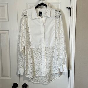 GAP Classic White Button-Up Shirt